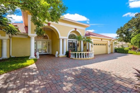 House in Wesley Chapel, Florida 4 bedrooms, 344.57 sq.m. № 2202897 - photo 3