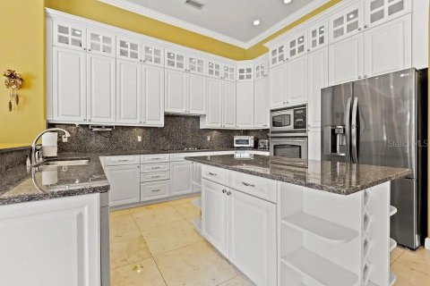 House in Wesley Chapel, Florida 4 bedrooms, 344.57 sq.m. № 2202897 - photo 12