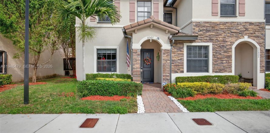 House in Homestead, Florida 2 bedrooms, 132.11 sq.m. № 2002784