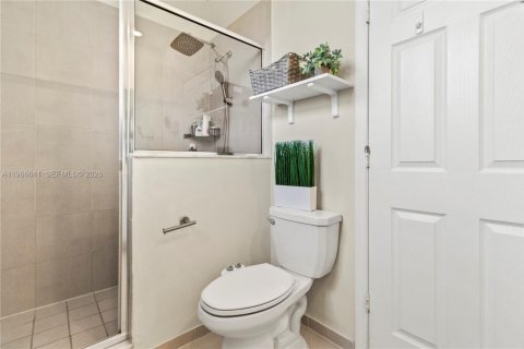 Adosado en venta en Hialeah, Florida, 3 dormitorios, 138.05 m2 № 2029577 - foto 25