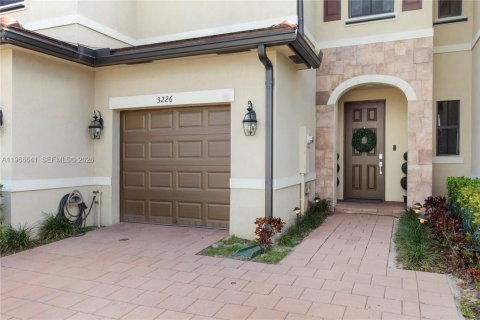 Adosado en venta en Hialeah, Florida, 3 dormitorios, 138.05 m2 № 2029577 - foto 3