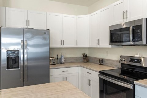Adosado en venta en Hialeah, Florida, 3 dormitorios, 138.05 m2 № 2029577 - foto 10