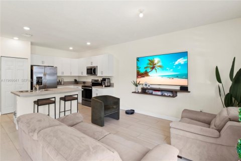 Adosado en venta en Hialeah, Florida, 3 dormitorios, 138.05 m2 № 2029577 - foto 17