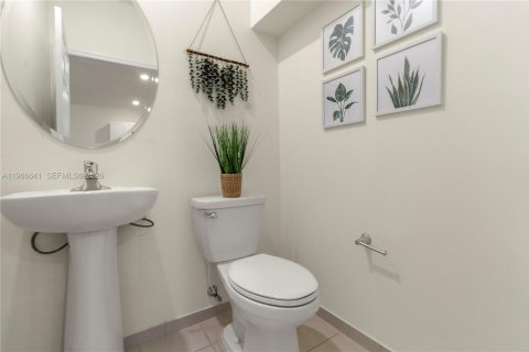 Adosado en venta en Hialeah, Florida, 3 dormitorios, 138.05 m2 № 2029577 - foto 19