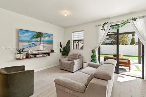 Adosado en venta en Hialeah, Florida, 3 dormitorios, 138.05 m2 № 2029577 - foto 7