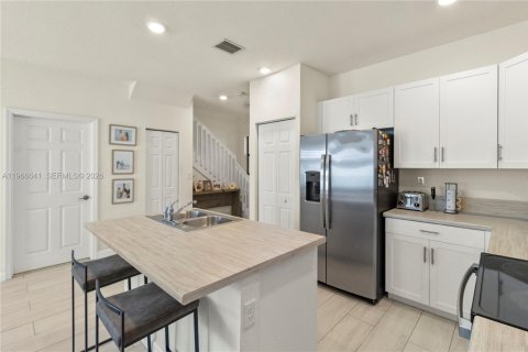 Adosado en venta en Hialeah, Florida, 3 dormitorios, 138.05 m2 № 2029577 - foto 12