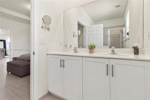 Adosado en venta en Hialeah, Florida, 3 dormitorios, 138.05 m2 № 2029577 - foto 27