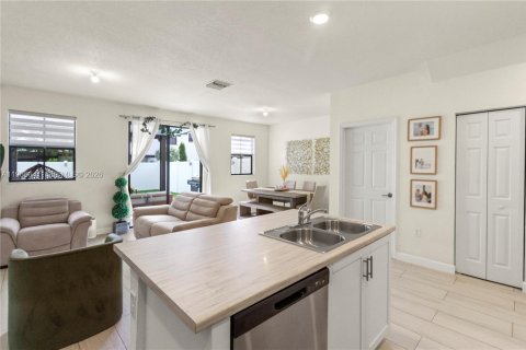 Adosado en venta en Hialeah, Florida, 3 dormitorios, 138.05 m2 № 2029577 - foto 15