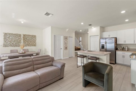 Adosado en venta en Hialeah, Florida, 3 dormitorios, 138.05 m2 № 2029577 - foto 9