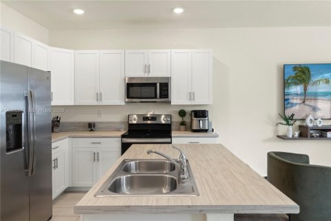 Adosado en venta en Hialeah, Florida, 3 dormitorios, 138.05 m2 № 2029577 - foto 14