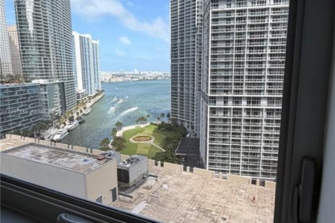 Condo in Miami, Florida, 1 bedroom  № 2064382 - photo 25