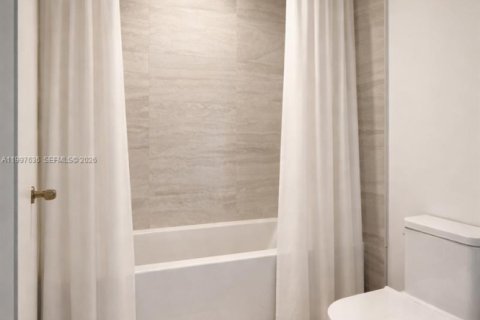 Condo in Miami, Florida, 1 bedroom  № 2064382 - photo 30