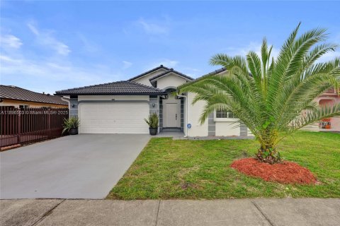 House in Miami, Florida 3 bedrooms, 139.82 sq.m. № 1948558 - photo 2