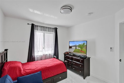 House in Miami, Florida 3 bedrooms, 139.82 sq.m. № 1948558 - photo 22