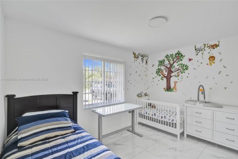 House in Miami, Florida 3 bedrooms, 139.82 sq.m. № 1948558 - photo 24