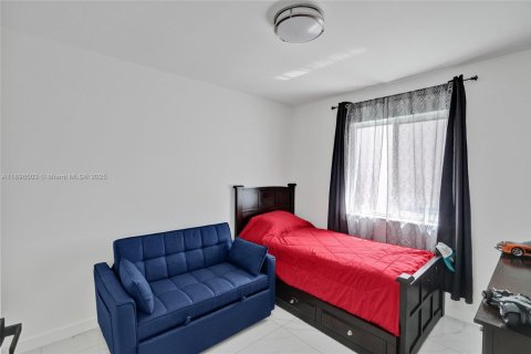 House in Miami, Florida 3 bedrooms, 139.82 sq.m. № 1948558 - photo 21