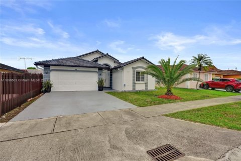 House in Miami, Florida 3 bedrooms, 139.82 sq.m. № 1948558 - photo 1