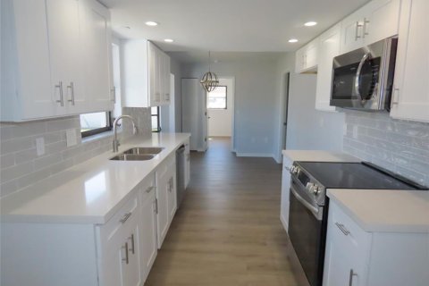 Villa ou maison à vendre à Venice, Floride: 2 chambres, 142.14 m2 № 1586398 - photo 25