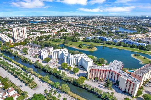 Condominio en Miami, Florida, 2 dormitorios  № 2076944