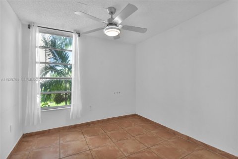 Condominio en alquiler en Miami, Florida, 2 dormitorios, 84.91 m2 № 2076944 - foto 12