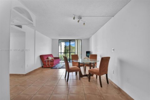 Condominio en alquiler en Miami, Florida, 2 dormitorios, 84.91 m2 № 2076944 - foto 7