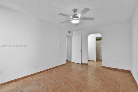 Condominio en alquiler en Miami, Florida, 2 dormitorios, 84.91 m2 № 2076944 - foto 14
