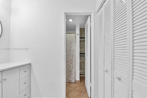 Condominio en alquiler en Miami, Florida, 2 dormitorios, 84.91 m2 № 2076944 - foto 15