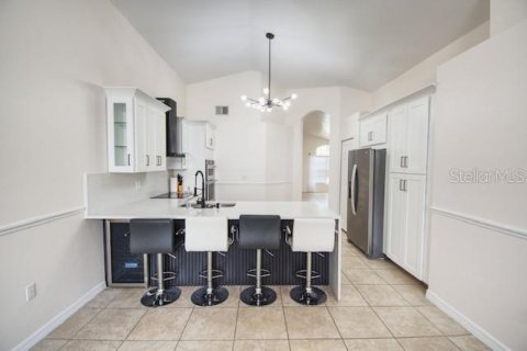 House in Davenport, Florida 4 bedrooms, 180.23 sq.m. № 2237567 - photo 5