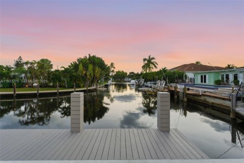 Casa en venta en Deerfield Beach, Florida, 3 dormitorios, 206.52 m2 № 1992819 - foto 4
