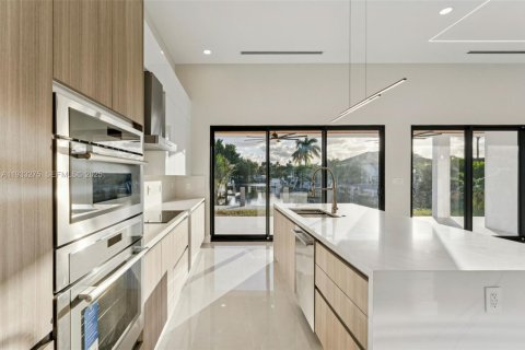 Casa en venta en Deerfield Beach, Florida, 3 dormitorios, 206.52 m2 № 1992819 - foto 9