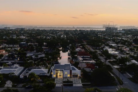 Casa en venta en Deerfield Beach, Florida, 3 dormitorios, 206.52 m2 № 1992819 - foto 23