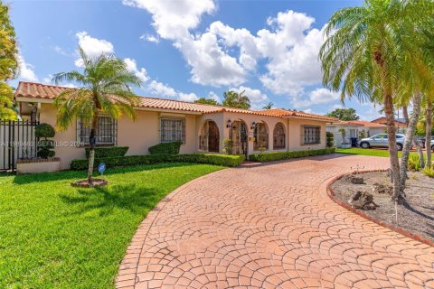 House in Miami, Florida 3 bedrooms, 195.75 sq.m. № 2044124 - photo 3