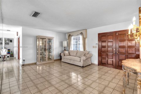 House in Miami, Florida 3 bedrooms, 195.75 sq.m. № 2044124 - photo 7