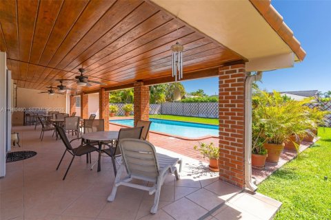 House in Miami, Florida 3 bedrooms, 195.75 sq.m. № 2044124 - photo 27