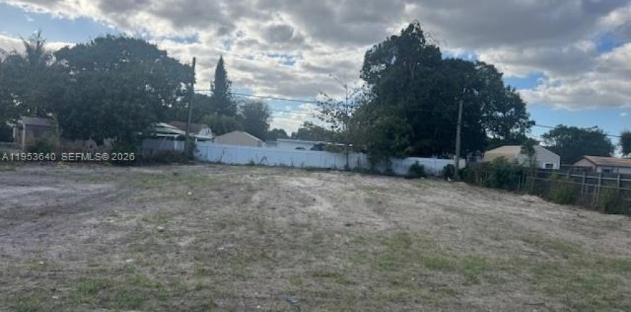 House in Miami Gardens, Florida 4 bedrooms, 182 sq.m. № 2009932