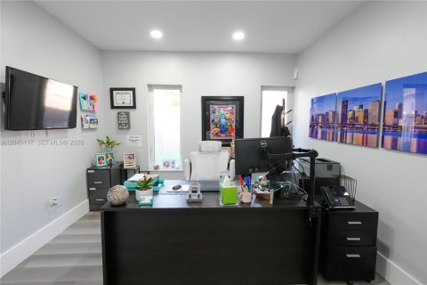 Propiedad comercial en venta en Pinecrest, Florida № 2184847 - foto 4