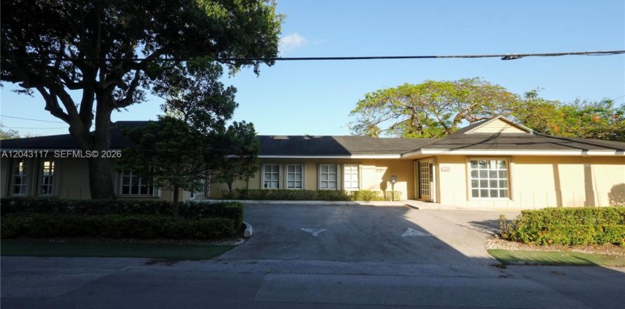 Propiedad comercial en Pinecrest, Florida № 2184847