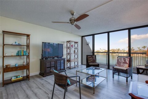Condominio en venta en Saint Pete Beach, Florida, 2 dormitorios, 117.99 m2 № 1546183 - foto 21