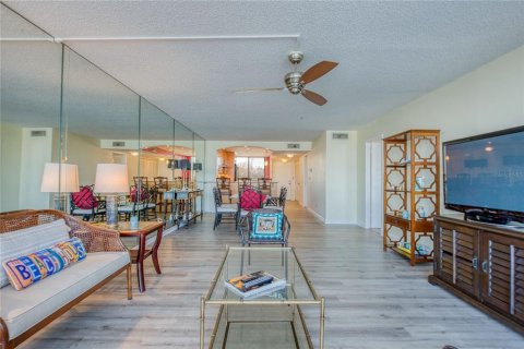Condominio en venta en Saint Pete Beach, Florida, 2 dormitorios, 117.99 m2 № 1546183 - foto 23