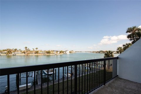 Condominio en venta en Saint Pete Beach, Florida, 2 dormitorios, 117.99 m2 № 1546183 - foto 16