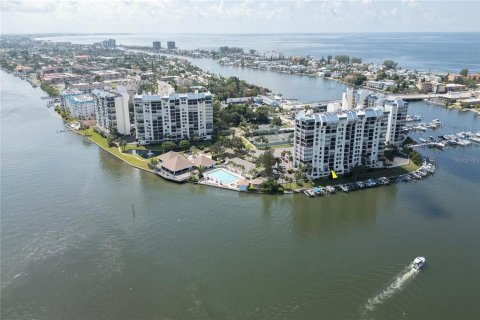 Condominio en venta en Saint Pete Beach, Florida, 2 dormitorios, 117.99 m2 № 1546183 - foto 1