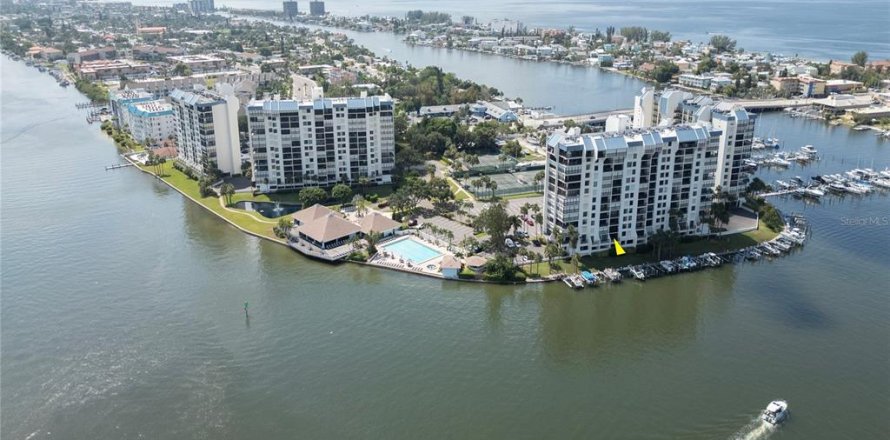 Condominio en Saint Pete Beach, Florida, 2 dormitorios № 1546183