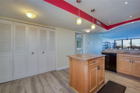 Condominio en venta en Saint Pete Beach, Florida, 2 dormitorios, 117.99 m2 № 1546183 - foto 28