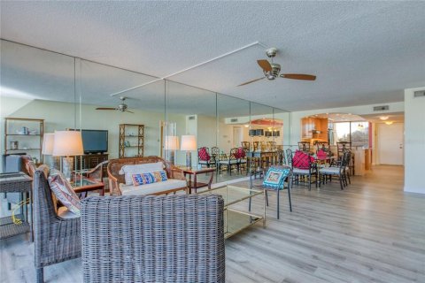 Condominio en venta en Saint Pete Beach, Florida, 2 dormitorios, 117.99 m2 № 1546183 - foto 22