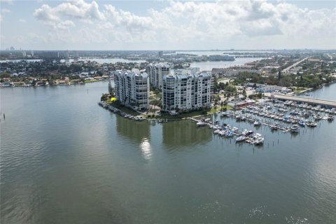 Condominio en venta en Saint Pete Beach, Florida, 2 dormitorios, 117.99 m2 № 1546183 - foto 2