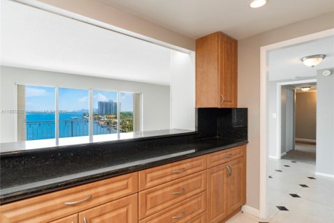 Condo in Miami, Florida, 2 bedrooms  № 1960106 - photo 8