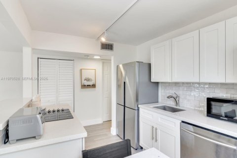 Купить кондоминиум в Майами-Бич, Флорида 1 спальня, 72.93м2, № 2034108 - фото 6