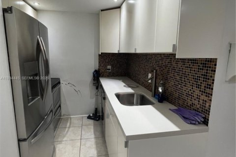 Снять в аренду кондоминиум в Майами, Флорида 2 спальни, 95.5м2, № 1992567 - фото 2