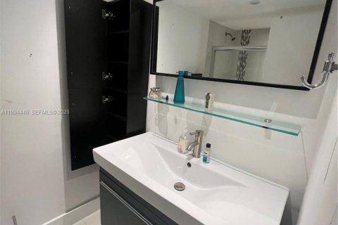 Снять в аренду кондоминиум в Майами, Флорида 2 спальни, 95.5м2, № 1992567 - фото 9