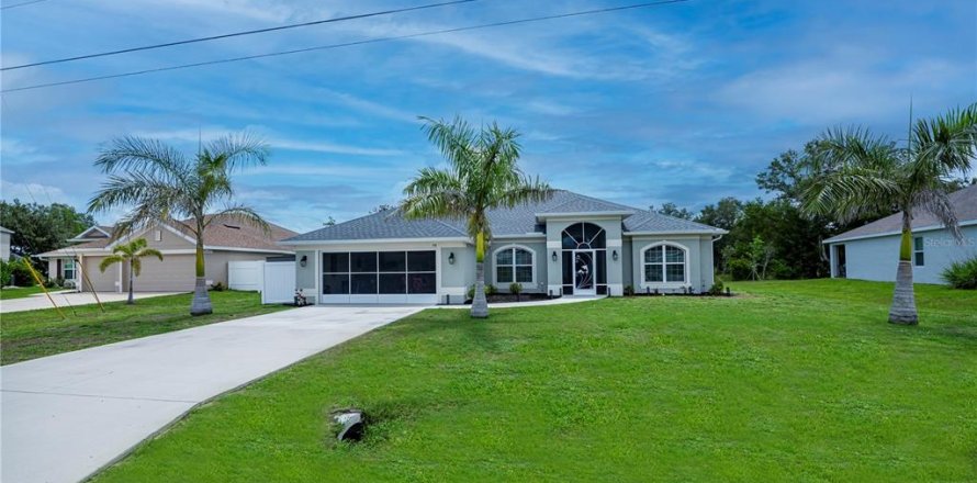 House in Punta Gorda, Florida 4 bedrooms, 215.72 sq.m. № 1775509
